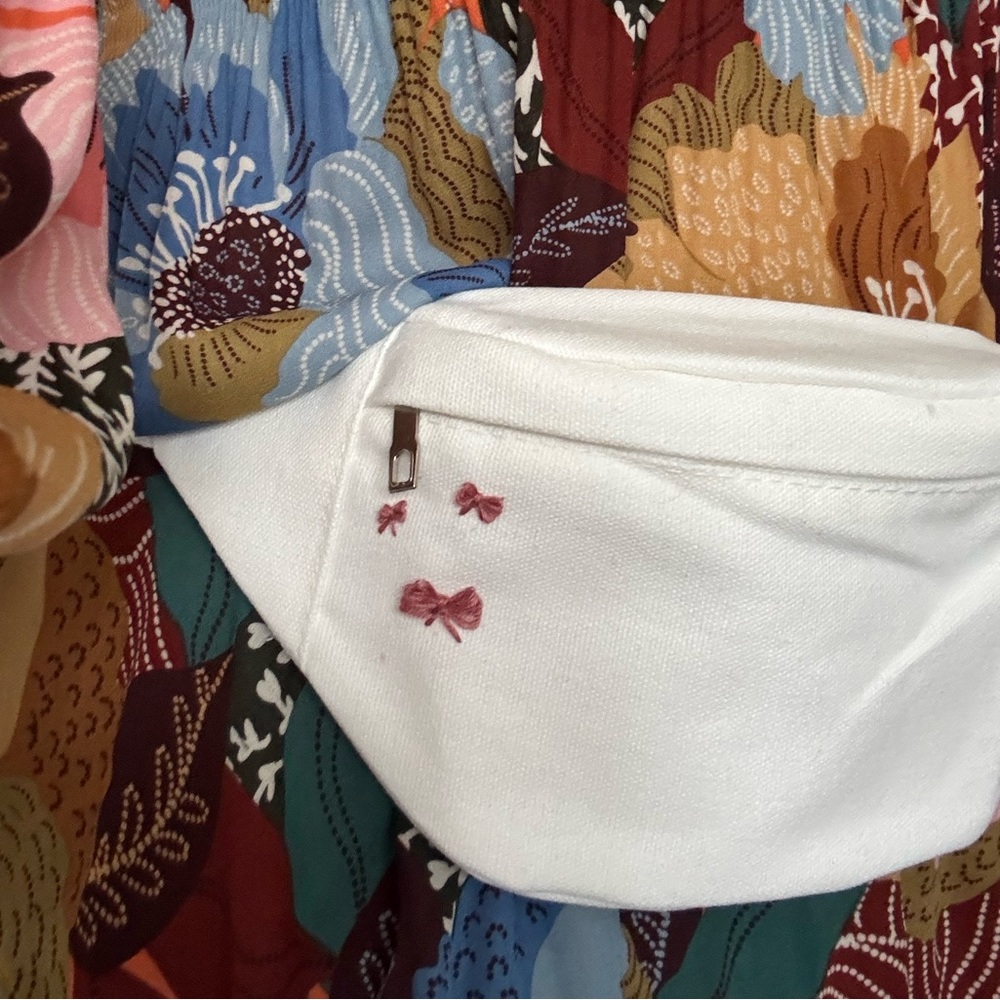 White Belt Bag with Hand Embroidered Pink Bow Accents - Picture 3 of 3